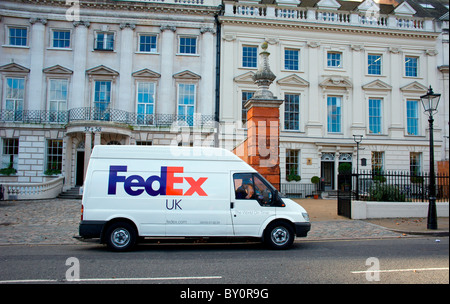 FedEx van stationné à Lincoln's Inn Fields, London Royaume Uni Banque D'Images
