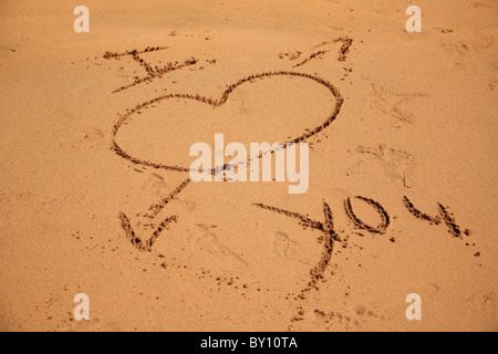 Je vous aime écrit dans le sable sur la plage de Goa en Inde Banque D'Images