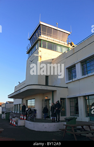 Tour de contrôle de l'aéroport de Shoreham (Brighton City), Shoreham-by-Sea, West Sussex, Angleterre, Royaume-Uni. Banque D'Images