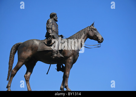 Statue du général Robert E Lee sur le dessus de la Virginia Memorial, Gettysburg National Military Park, Virginia, United States. Banque D'Images