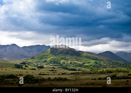 Chambres d'hôtes au pied des montagnes Maamturk près de Maam, Connemara, comté de Galway, Irlande Banque D'Images