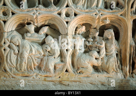 Stone sculptures en relief dans l'Abbaye de Fontenay Bourgogne France relief SCULPTURE SUR PIERRE Abbaye de Fontenay Banque D'Images