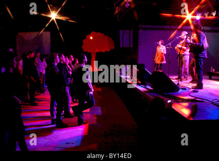 Bluegrass band Grand Chien puissant à Cat's Cradle, Carrboro, NC USA Banque D'Images