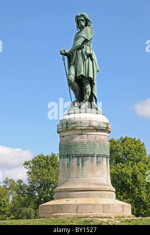 Statue monumentale de Vercingétorix par Aimé Millet sur le sommet du Mont Auxois Alise-Sainte-Reine au-dessus de la Côte d'Or Bourgogne France Banque D'Images