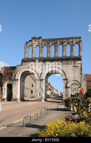 Historique ancienne porte romaine ou Port d'Arroux sur le côté nord d'Autun Bourgogne France qui a été nommé d'après le premier Auguste Banque D'Images