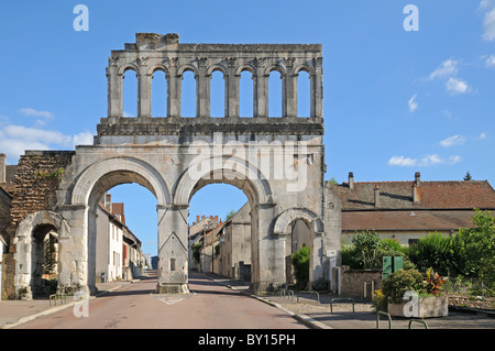 Historique ancienne porte romaine ou Port d'Arroux sur le côté nord d'Autun Bourgogne France qui a été nommé d'après le premier Auguste Banque D'Images