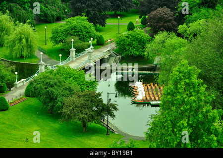 High angle view of Lagoon bridge et Boston Public Garden. Banque D'Images