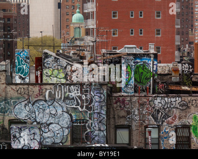 L'art du graffiti sur les immeubles de New York City Banque D'Images