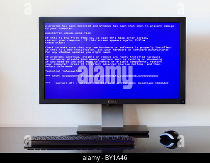 PC Windows affichant un message d'erreur, communément connu sous le nom de "écran bleu de la mort". Banque D'Images