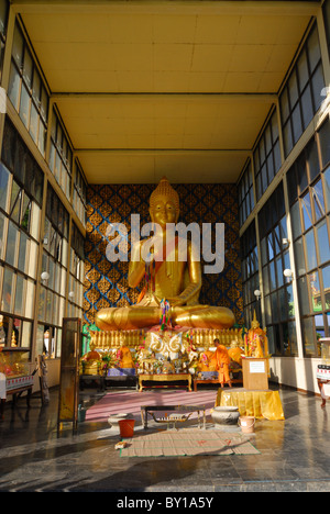 Le Yod Wat Kaew Siri Wichai temple bouddhiste à Mukdahan en Thaïlande Banque D'Images