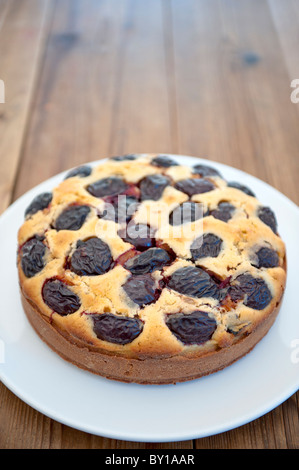 Pays plum cake on a wooden surface Banque D'Images