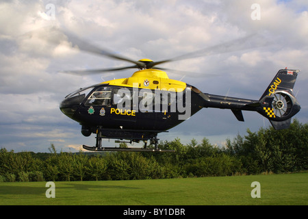 G-CCAU CE135 hélicoptère de police Banque D'Images