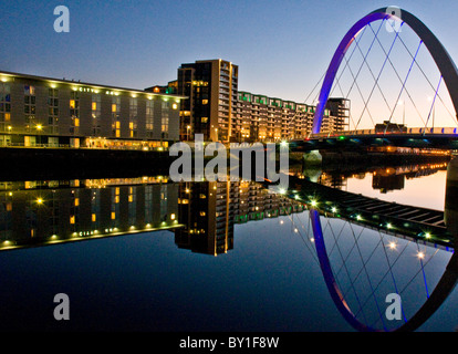 Glasgow Arc Pont sur la rivière Clyde Glasgow Ecosse au lever du soleil Banque D'Images