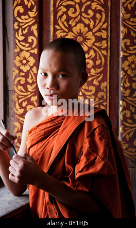 Le Myanmar, Birmanie, Keng Tung Kyaing Tong (). Un jeune moine novice au monastère Wat Jong Kham, Keng Tung. Banque D'Images