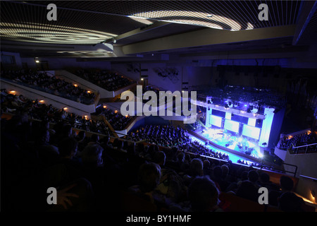 Jamie Cullum effectuant au St Davids Hall, Cardiff. Banque D'Images