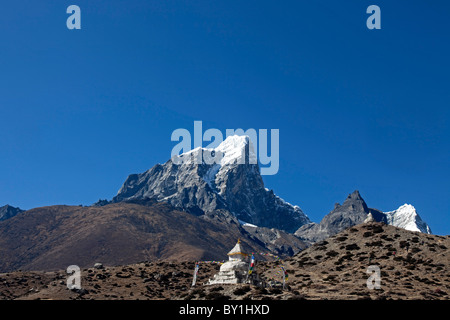 Le Népal, Everest, Région de la vallée de Khumbu. Memorial et prière bouddhiste station sur l'Everest Camp sentier près de Namche Bazar Banque D'Images