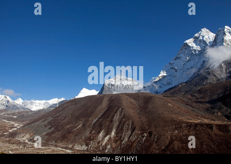 Le Népal, Everest, Région de la vallée de Khumbu. Le passé à la crête de l'Ama Dablam spectaculaire vers l'Island Peak et la face sud de Banque D'Images