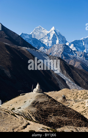 L'Asie, Népal, Himalaya, parc national de Sagarmatha, Région de l'Everest Solu Khumbu, UNESCO World Heritage, chorten à Dingboche Banque D'Images