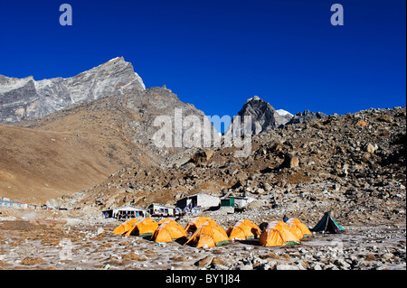 L'Asie, Népal, Himalaya, parc national de Sagarmatha, Région de l'Everest Solu Khumbu, Patrimoine Mondial de l'UNESCO, les tentes de camping Banque D'Images