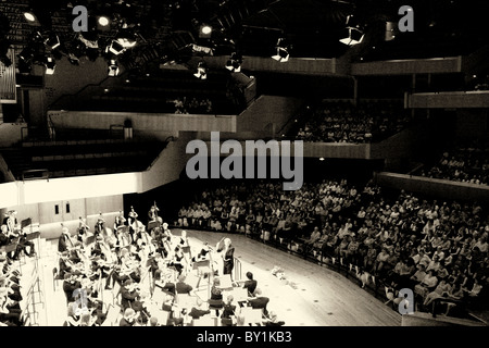 L'auditorium à St Davids Hall pendant le Welsh Proms. Banque D'Images