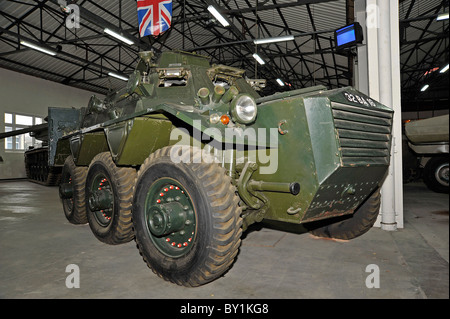 Transporteur de troupes sarrasines de l'armée britannique à l'affiche au Musée réservoir Saumur France Banque D'Images