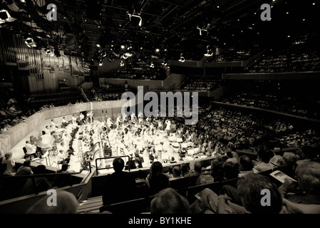 L'auditorium à St Davids Hall pendant le Welsh Proms. Banque D'Images