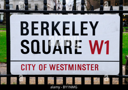 Berkeley Square W1 street sign, Mayfair, London, England, UK Banque D'Images