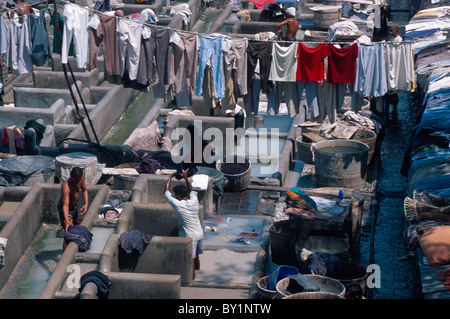 Blanchisseurs à Dhobi Ghats à Bombay (Mumbai), Maharashtra, Inde Banque D'Images