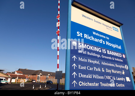 Direction d'administration de l'extérieur de l'Hôpital St Richards, Chichester Banque D'Images