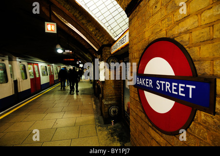 La station de métro Baker Street Circle Line plate-forme, Londres, Angleterre, Royaume-Uni Banque D'Images