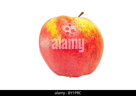 Red Apple isolé avec de l'eau gouttes sur fond blanc Banque D'Images