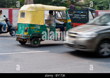 La circulation sur les rues d'Agra en Inde Banque D'Images