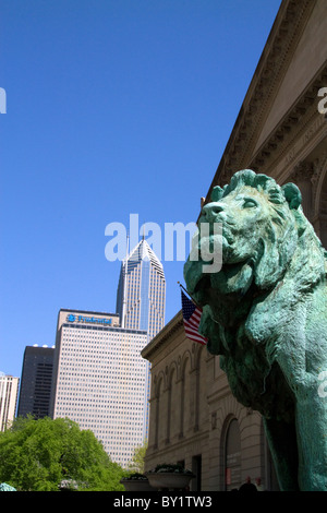 Statue de lion en bronze à l'entrée de l'Art Institute de Chicago building à Chicago, Illinois, USA. Banque D'Images