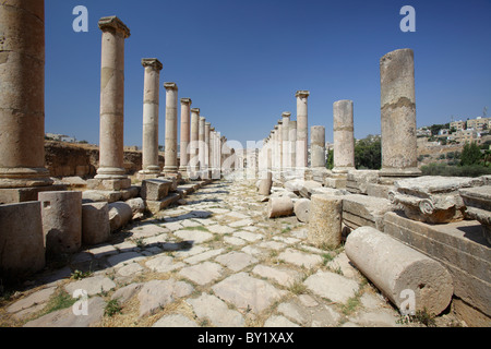 La rue Colonnade au Nord, Tetrapylon Jerash, Jordanie Banque D'Images