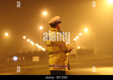 Boisson de Noël initiative d'entraînement par Thames Valley Police dans la ville de Milton Keynes, Angleterre, Royaume-Uni. Banque D'Images