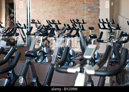 Rangée de vélos de remise en forme Banque D'Images