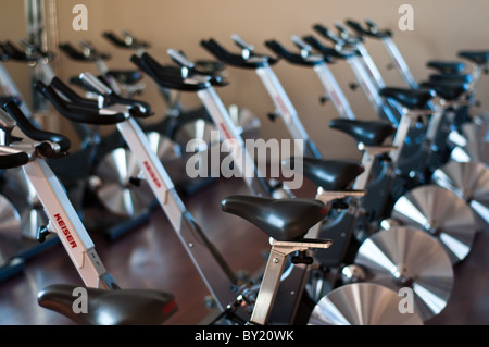 Rangée de vélos de remise en forme Banque D'Images