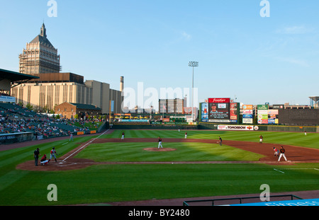 Nuit d'un match de baseball professionnel à Frontier Field Stadium à Rochester New York city avec les Red Wings de Rochester Banque D'Images