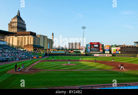 Nuit d'un match de baseball professionnel à Frontier Field Stadium à Rochester New York city avec les Red Wings de Rochester Banque D'Images