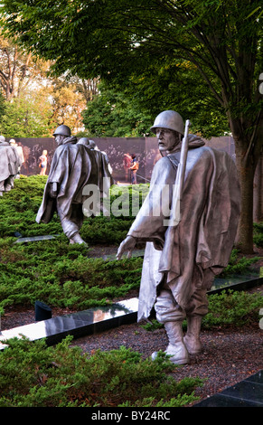 Des statues dans platoon à nouveau Korean War Veterans Memorial avec des statues en bronze dans Mall à Washington DC aux USA Banque D'Images