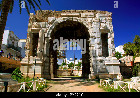 Tripoli, Libye, les Aurelian Arch qui mène au centre de la Médina de Tripoli Banque D'Images