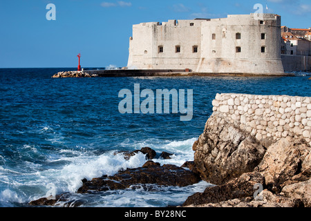 Entrée de la marina de vieille ville de Dubrovnik sur la mer Adriatique, la Croatie Banque D'Images