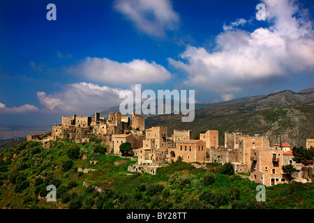 La région de Mani, Péloponnèse, Grèce. 'Towerhouses Maniat Vatheia' dans village. Banque D'Images