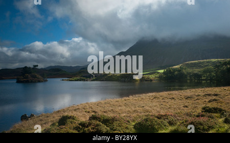 Vue sur Lac et Cregennan Cader Idris, le Parc National de Snowdonia Banque D'Images