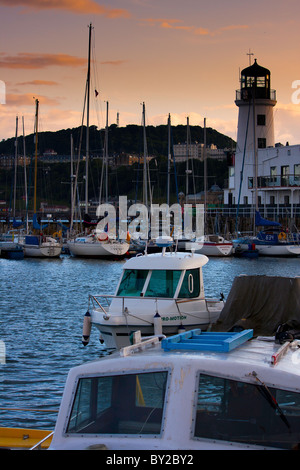 Bateaux au port de plaisance de Scarborough Banque D'Images