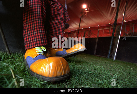 Chaussures de clown à Billy Cottles circus. Banque D'Images