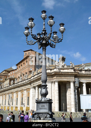 Lampadaire orné de SAINT PIERRE DU VATICAN ROME ITALIE ROME ITALIE VATICAN ROME ITALIE 16 Septembre 2010 Banque D'Images