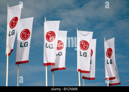 Le logo de LG sur les drapeaux à l'IFA 2008, Berlin, Allemagne Banque D'Images