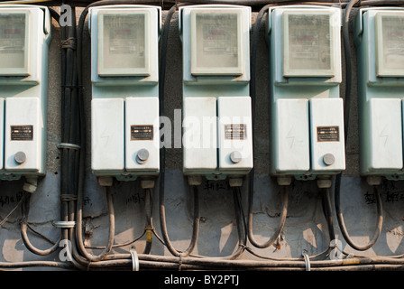 Série de compteur d'électricité dans une ruelle de Pékin Banque D'Images