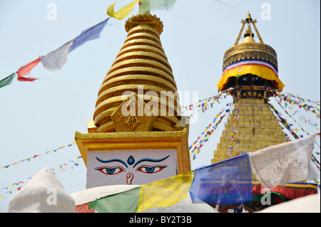 Bodhnath stupa à Katmandou - le plus grand temple bouddhiste au Népal. Banque D'Images